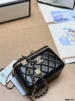 CHANEL VANITY  SIZE : 17×10×8cm