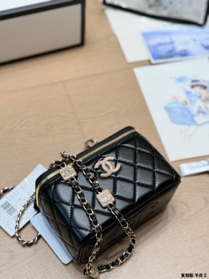 CHANEL VANITY  SIZE : 17×10×8cm