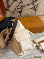 LOUIS VUITTON lv CARRYALL SIZE : 30 CM - Image 3