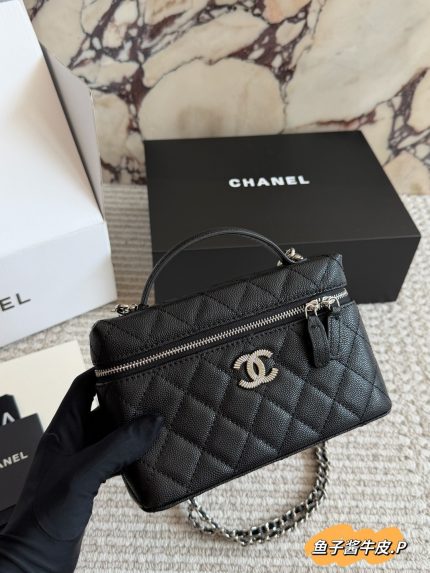 CHANEL 25C LP vanity  size : 19x 12 cm