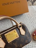 LOUIS VUITTON lv BAG  SIZE :  21 X 12cm - Image 3