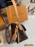 LOUIS VUITTON lv BAG SIZE : 26 CM - Image 5