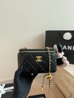CHANEL VANITY SIZE : 16X 10 CM - Image 4