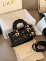 DIOR LADY DIOR JOY SIZE : 22CM - Image 3