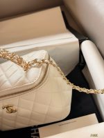 CHANEL 26C VANITY  SIZE :  18 X 11cm - Image 5