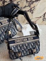 DIOR camp bag size : 29*27cm