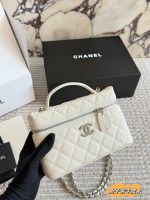 CHANEL 25C LP vanity  size : 19x 12 cm