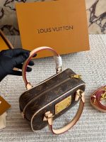 LOUIS VUITTON lv BAG  SIZE :  21 X 12cm - Image 4