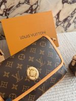 LOUIS VUITTON lv BAG SIZE :  23 X 15cm - Image 4