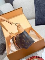 LOUIS VUITTON lv  BAG - Image 4