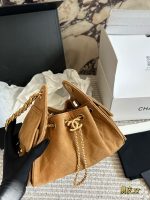 CHANEL 25 BAG SIZE : 22CM