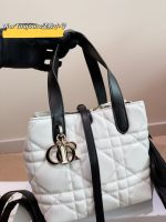 𝑫𝒊𝒐𝒓 𝒕𝒐𝒖𝒋𝒐𝒖𝒓𝒔 bag size：18*17cm