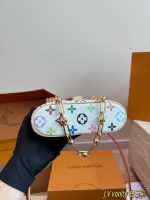 LOUIS VUITTON lv Vanity Chain Pouch SIZE : 19 X 12cm - Image 4