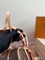 LOUIS VUITTON lv BAG size：26*13cm - Image 5