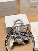 DIOR LADY DIOR SIZE : 20 CM