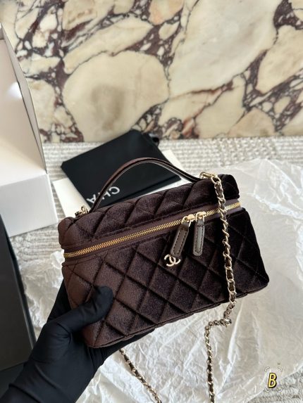 CHANEL 25C LP vanity  size : 19x 12 cm