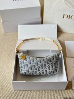 DIOR Diorstar Hobo SIZE : 20  X 15 CM