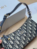 DIOR ✦ 30 Montaigne Wanderlust size : 26x 12x7 cm - Image 4
