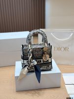 DIOR LADY DIOR SIZE :20cm - Image 5