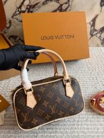 LOUIS VUITTON lv BAG  SIZE :  21 X 12cm - Image 6