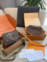 LOUIS VUITTON Lv camera bag size : 23 cm - Image 8