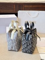 𝑫𝒊𝒐𝒓 𝒕𝒐𝒖𝒋𝒐𝒖𝒓𝒔 bag size:  20 cm - Image 7