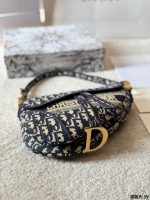 DIOR SADDLE SIZE :  25 X 20cm - Image 5