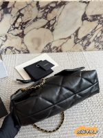 CHANEL 25K HOBO SIZE : 37 X 25cm - Image 9
