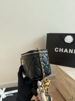 CHANEL VANITY SIZE : 16X 10 CM - Image 8