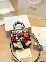 DIOR LADY DIOR SIZE :  20X 17cm