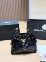 CHANEL 25 BAG SIZE : 22CM / 26CM - Image 3