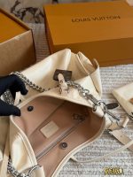 LOUIS VUITTON lv CARRYALL SIZE : 30 CM - Image 4