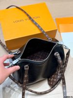 LOUIS VUITTON lv Express  BAG SIZE :  25  X 15cm - Image 7