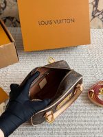LOUIS VUITTON lv BAG  SIZE :  21 X 12cm - Image 8