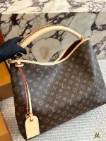 LOUIS VUITTON lv Again bag size : 40 cm