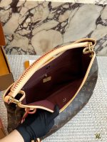 LOUIS VUITTON lv Again bag size : 40 cm - Image 5