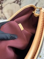 LOUIS VUITTON lv Again bag size : 40 cm - Image 6