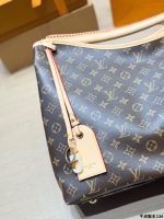 LOUIS VUITTON lv Again bag size : 40 cm - Image 7