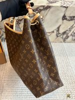 LOUIS VUITTON lv Again bag size : 40 cm - Image 8