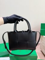 Bottega veneta BV Andiamo tote size : 24X17 cm - Image 3