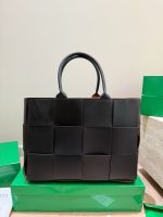 Bottega veneta BV Andiamo tote size : 34X24 cm - Image 3
