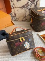 LOUIS VUITTON lv vanity bag size : 16cm 20cm 26cm 30cm - Image 4