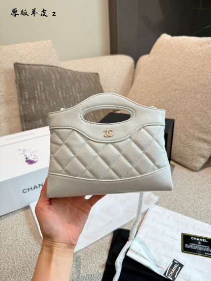 chanel 31 bag nano size :  20*17*3 cm