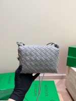 Bottega veneta BV crossbody bag size : 18X 11 CM
