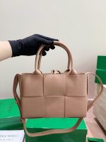 Bottega veneta BV Andiamo tote size : 24X17 cm - Image 4