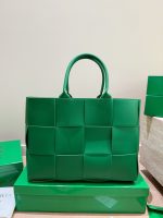 Bottega veneta BV Andiamo tote size : 34X24 cm - Image 4