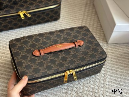 Celine vanity toiletry bag size：  35 × 25 × 10（cm）/28 × 16 ×   9（cm）/小号 16  × 11 ×   7（cm）