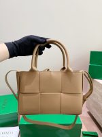 Bottega veneta BV Andiamo tote size : 24X17 cm