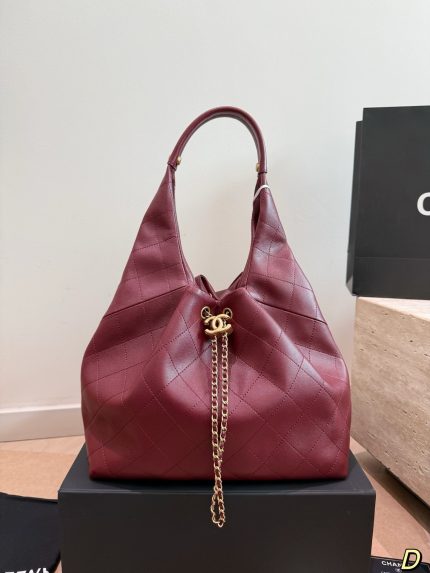 Chanel 26c Hobo tote size :  28X 21 cm