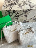 Bottega veneta BV Andiamo tote size : 25*22cm    / 36*30cm - Image 4